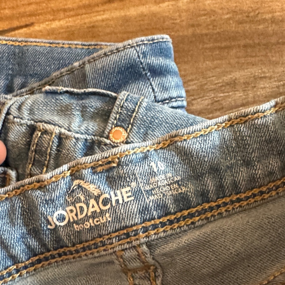 Old Navy Women's Flare & Wide Leg Jeans - Assorted Blue Washes - Picture 4 of 9